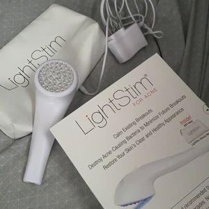 Light energy to treat acne and minimize future breakouts. Purchased from Sephora